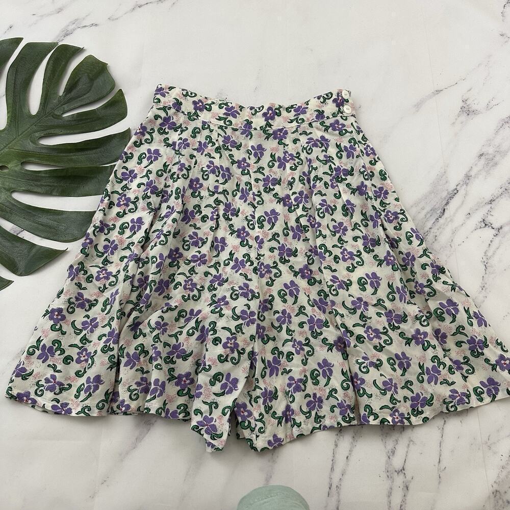 Rafferty Womens Vintage 90s Pleated Shorts Size 9 Purple White Floral Wide Mom